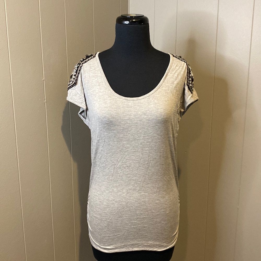 C Forever 21 Women’s Small Short Sleeve T Shirt Beaded Shoulders Ruched Sides